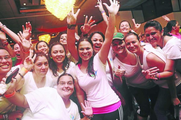 Sampedranos vibraron al ritmo de la zumba