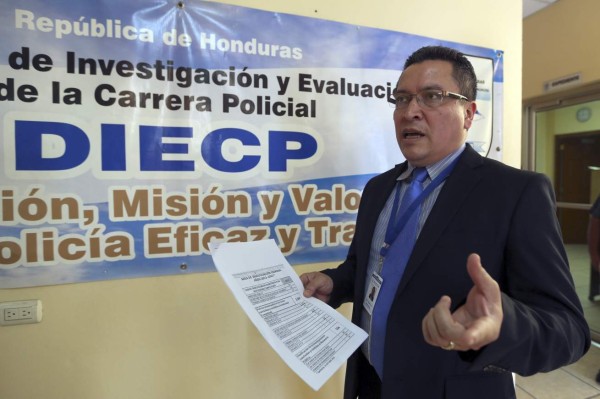 Secretaría de Seguridad no despidió a 1,010 policías reprobados