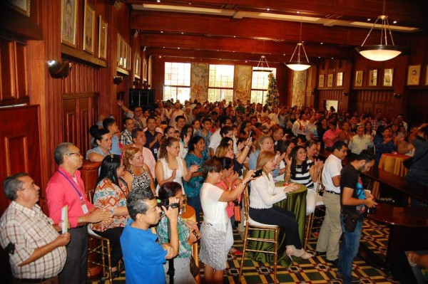 Ingenio y creatividad en concurso de puertas navideñas