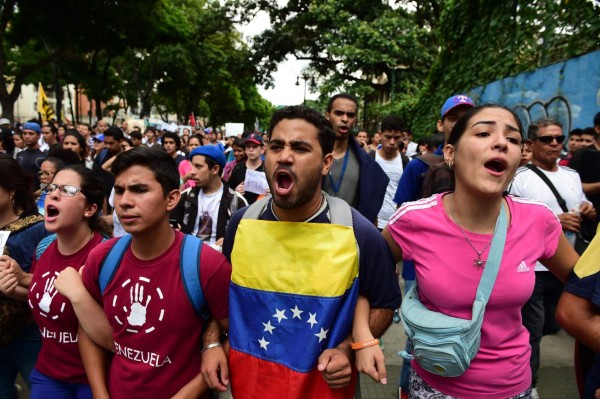 Universitarios venezolanos protestan por crisis presupuestaria    