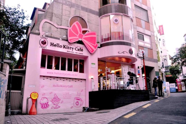 La fiebre por Hello Kitty invade hasta las cafeterías