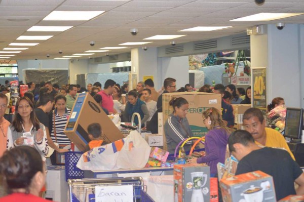 Sampedranos aprovechan descuentos del viernes negro