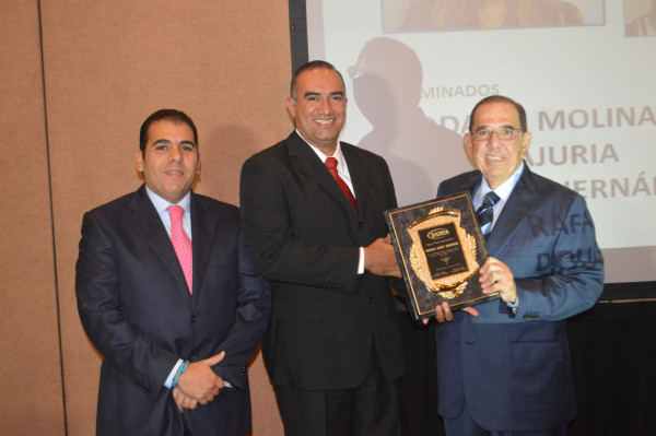 Diunsa reconoce a grandes empleados