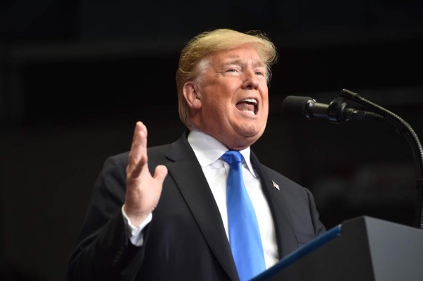 Trump presiona a México para frenar la caravana de migrantes