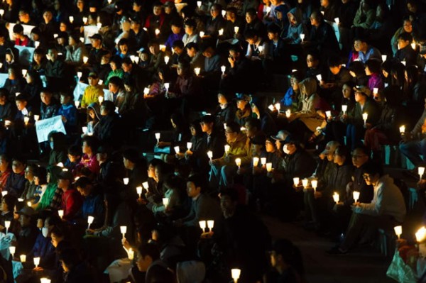 Buzos sacaron 19 cuerpos del ferry surcoreano hundido