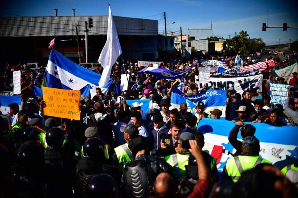 'Trump no somos tus enemigos', dicen migrantes de la caravana  