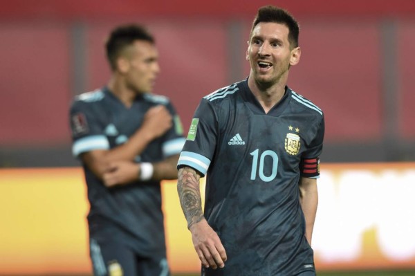 Argentina's Lionel Messi gestures during the closed-door 2022 FIFA World Cup South American qualifier football match between Peru and Argentina at the National Stadium in Lima on November 17, 2020. (Photo by ERNESTO BENAVIDES / POOL / AFP)