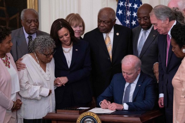 Biden declara feriado el 19 de junio para recordar fin de esclavitud en EEUU