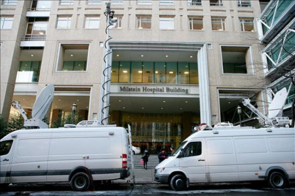 Clinton abandona hospital