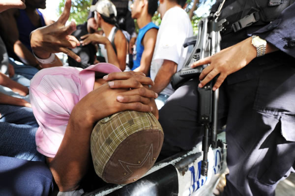 Honduras: Militares y policías patrullan calles