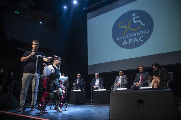 Llega a México primer exoesqueleto para ayudar a niños con parálisis cerebral