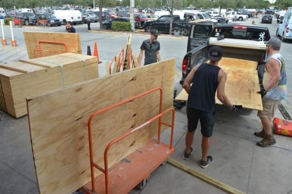 Estados Unidos se prepara ante inminente llegada de Matthew