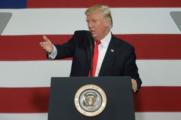 Empresarios advierten a Trump contra la suspensión de programa migratorio