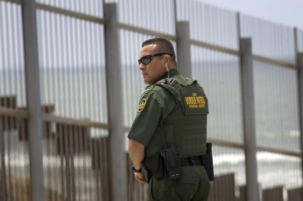 Transfieren más agentes a frontera de EEUU ante alza de solicitantes de asilo