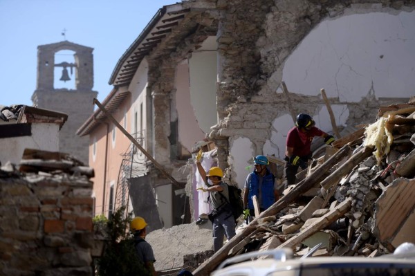 Más de 150 muertos y 368 heridos se contabilizan tras terremoto en Italia