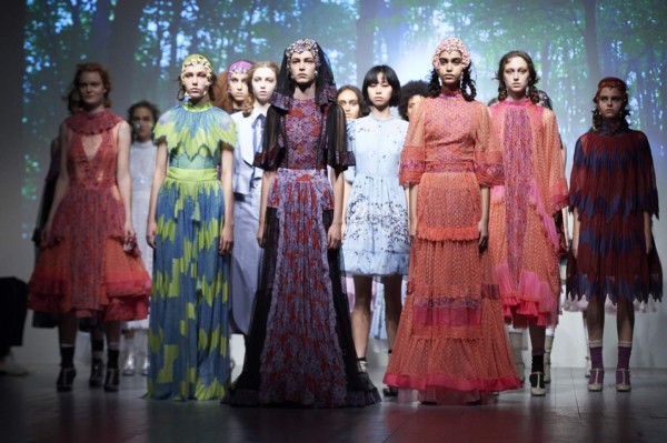 La cultura pop se adueña de la pasarela