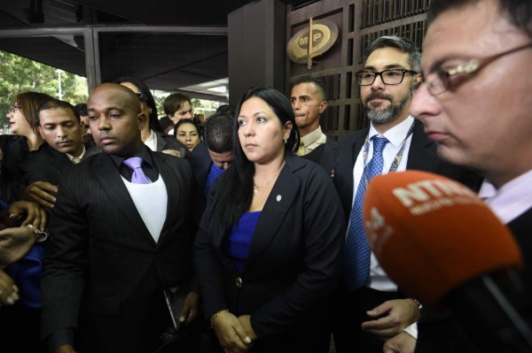 Fiscal Luisa Ortega de nuevo desafía a Maduro