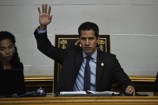 Guaidó, bajo amenaza de arresto, promete intensificar presión contra Maduro
