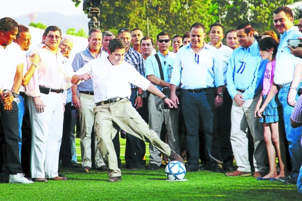 L20 millones invierten en miniestadio en sector Satélite