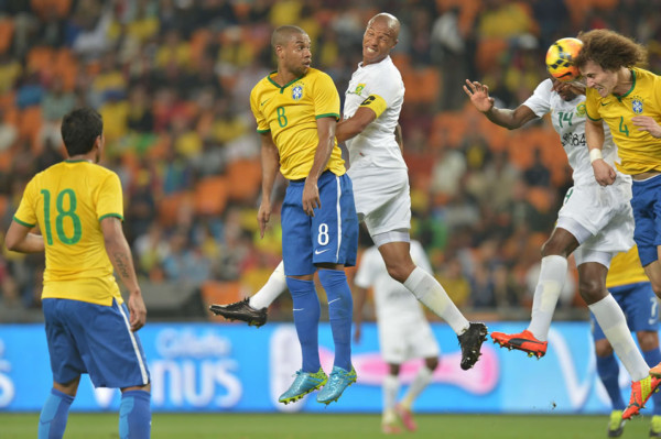 Brasil golea con autoridad a Sudáfrica y Neymar firma un triplete