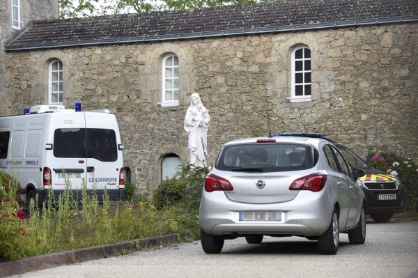 Hombre que provocó incendio en la catedral de Nantes, asesina a un cura en Francia