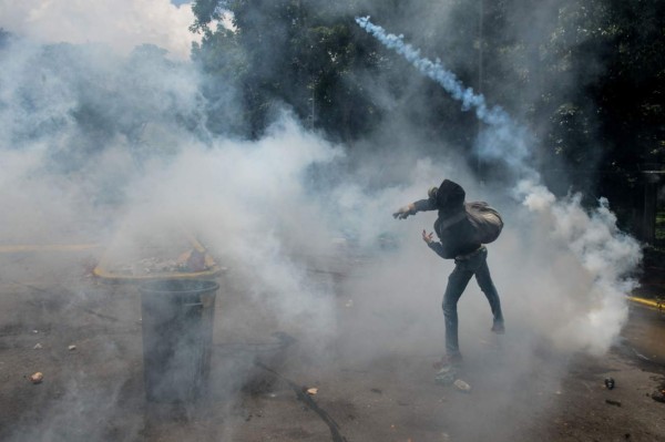 Violencia recrudece en Venezuela con protestas y saqueos
