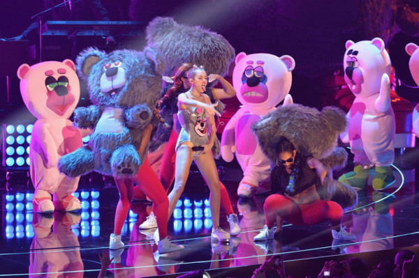Los sexies trajes de Miley Cyrus para su tour 'Bangerz'