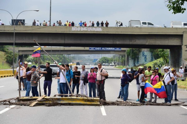 Oposición mantiene presión a Maduro con nuevo 'plantón”