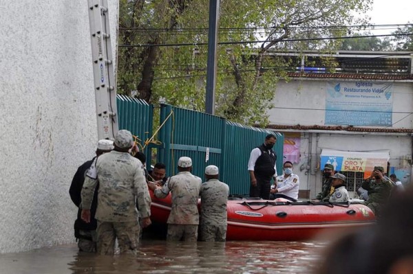 Más de medio millón de personas en riesgo por huracán Olaf en México