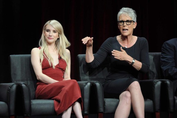 Emma Roberts aprende modales de Jamie Lee Curtis  