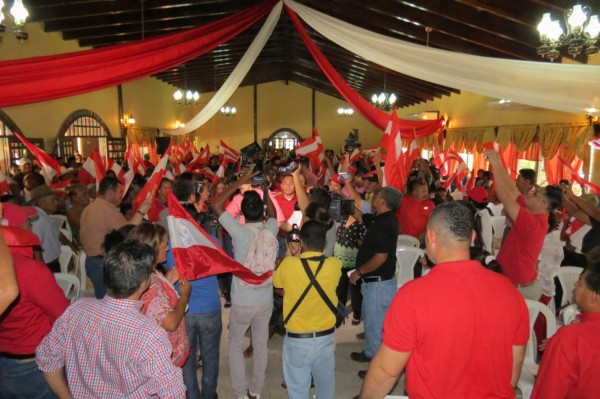 División liberal por la reelección presidencial