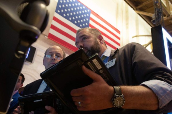 Wall Street bajó afectada por la crisis entre EEUU y China