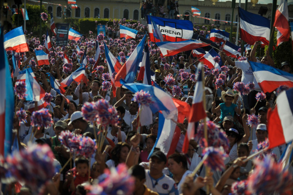 Candidatos de El Salvador cierran sus campañas seguros de ganar