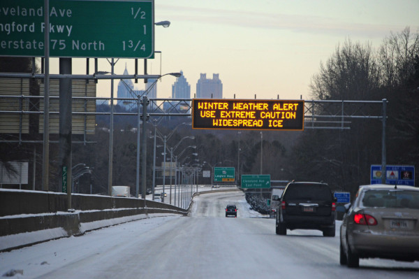 Nevadas causan caos en el sur de EUA