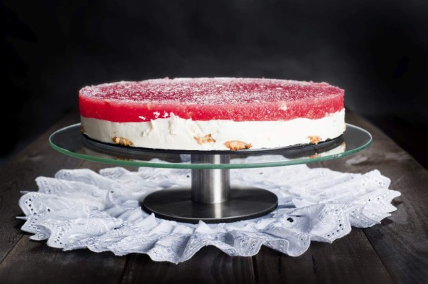 Pastel de queso con sandía &nbsp;