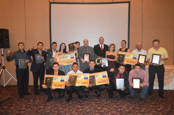 Diunsa reconoce a grandes empleados