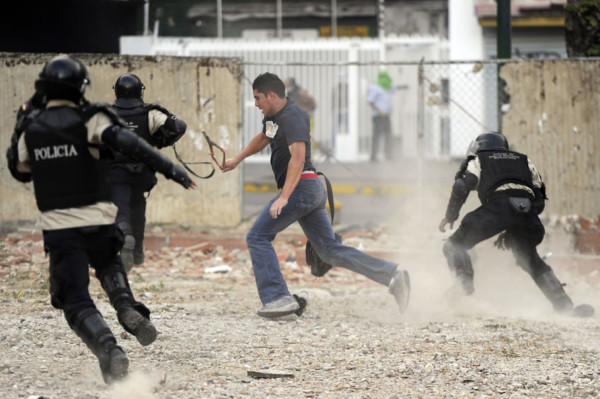 Estudiante muere por bala en protestas en Venezuela, suben a 21 las víctimas   