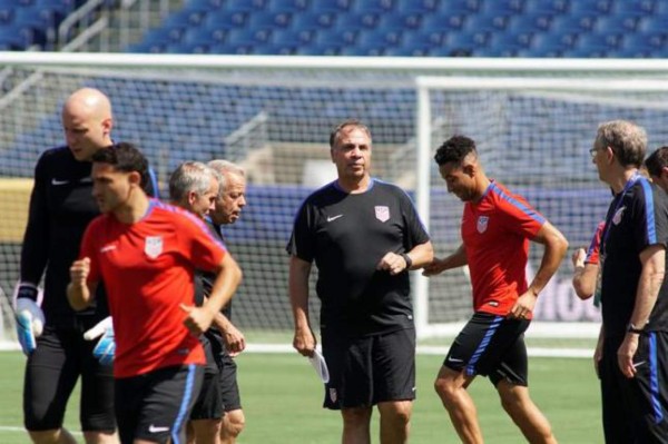 Bruce Arena: 'Debemos pensar en cambiar de cara al duelo con Honduras'