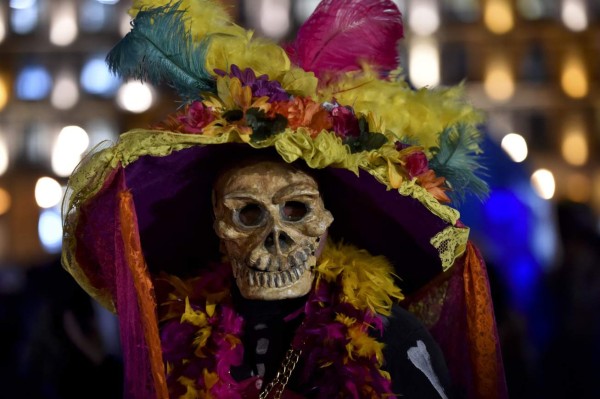 Imágenes de como el mundo celebra el día a sus muertos
