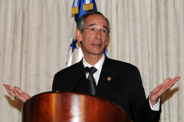 Colom convoca reunión de urgencia por Honduras