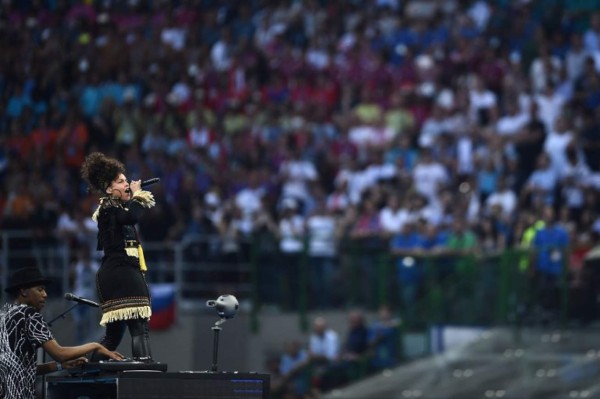 Video: Alicia Keys brilla en la final de la Champions League