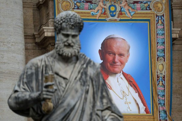 Francisco proclama santos a dos papas 'restauradores' de la Iglesia católica