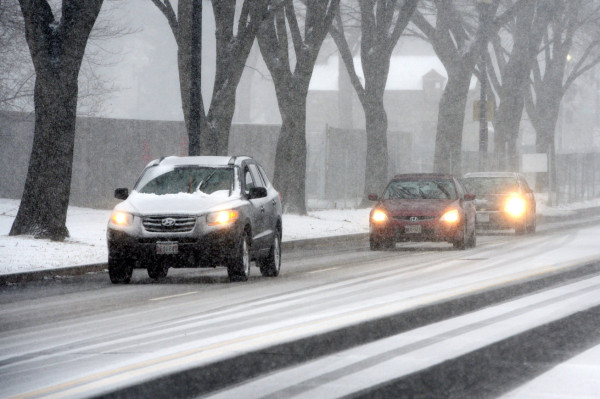 Más de 4,400 vuelos cancelados por tormenta de nieve en EUA