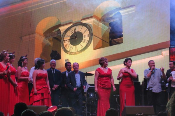 Honduras recibió el 2016 con las 12 campanadas en Comayagua