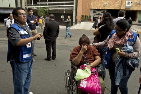 Un fuerte y prolongado sismo de 6.4 sacude Ciudad de México