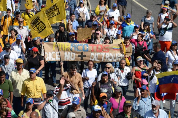 Manifestantes opositores y oficialistas se movilizan en Venezuela