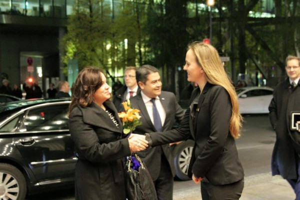 Juan Orlando expondrá a Ángela Merkel el Plan Alianza