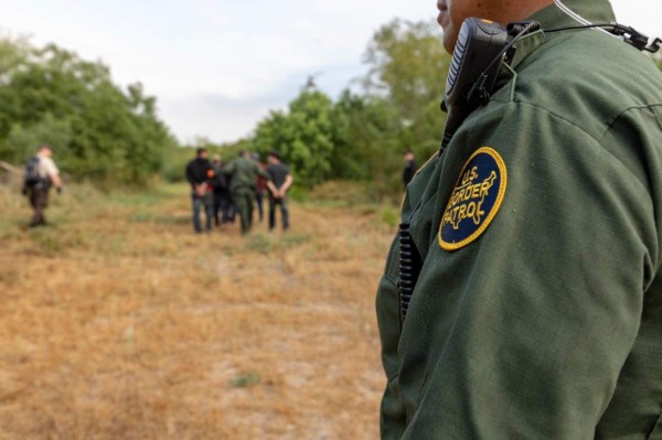 Patrulla Fronteriza de California detiene a dos grupos de migrantes