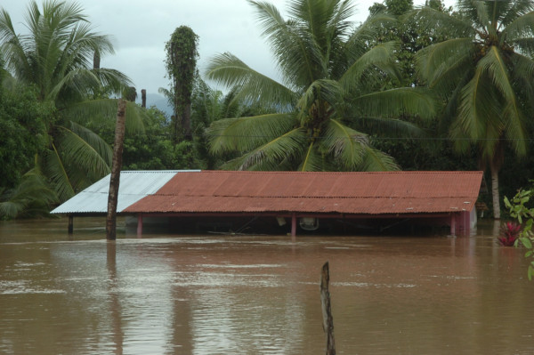 Destrozos y un muerto, el saldo del temporal