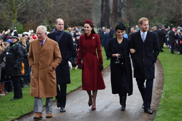 La familia real británica acude a misa sin el duque de Edimburgo ni Camilla
